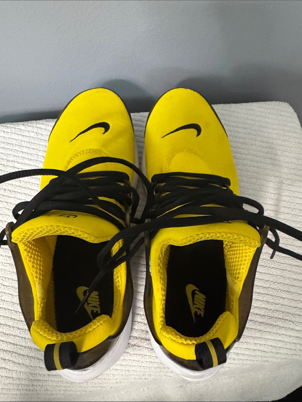 Nike Air Presto Tour Men’s Size 9, Yellow Black White Running Shoes, rare color - Picture 4 of 7